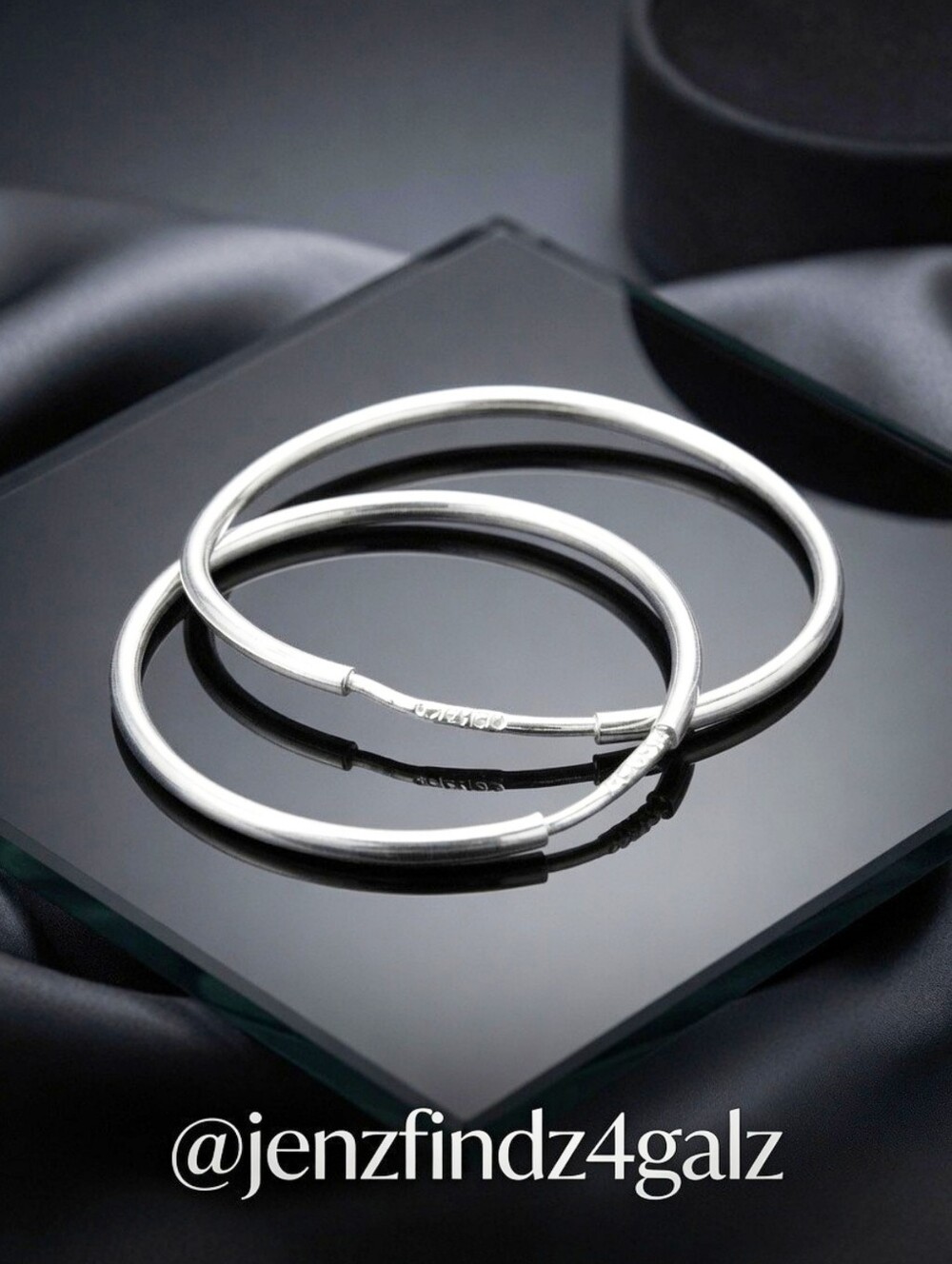 14K White Gold Bolivia Mini Hoop Earrings RC1 Stamped Lightweight 0.49g 0.75"